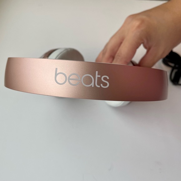 Beats by Dr Dre - Solo 2 rose gold headphones - Picture 2 of 7